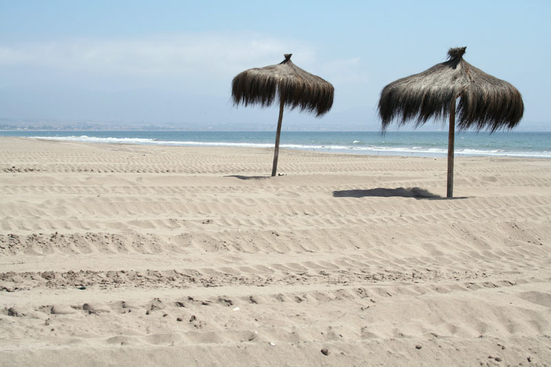 Costa y playa de La Serena a poca distancia de la Plaza de La Serena